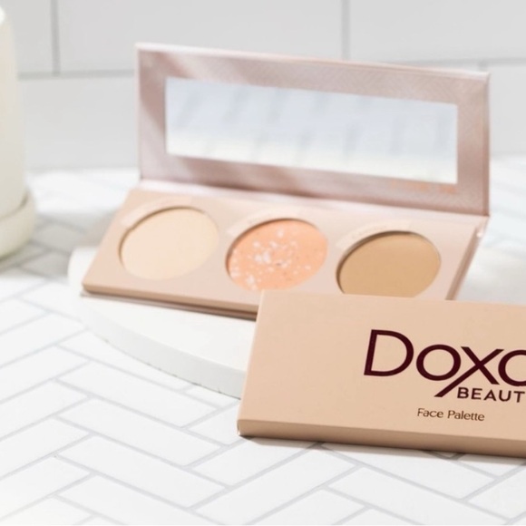 Other - DOXA Beauty Face Palette - Cream and Tan Shades New in Box